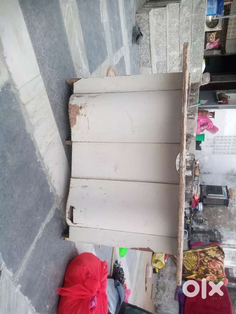 Study table in good condition