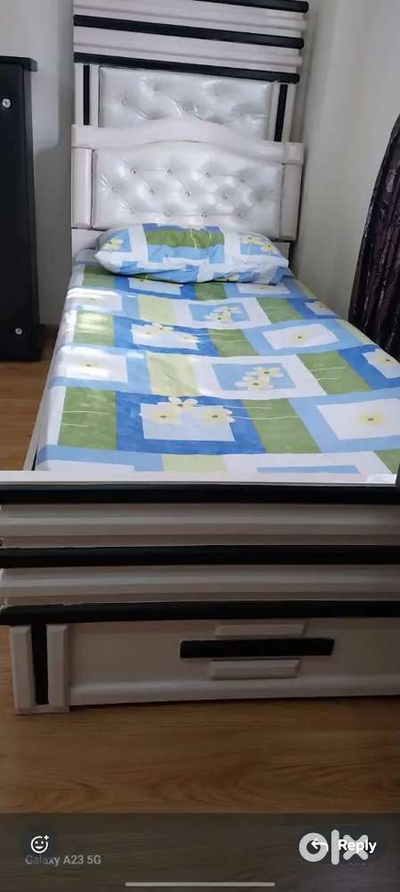 Single bed(11K),center table(4800),side table (800),kitchen table(800)
