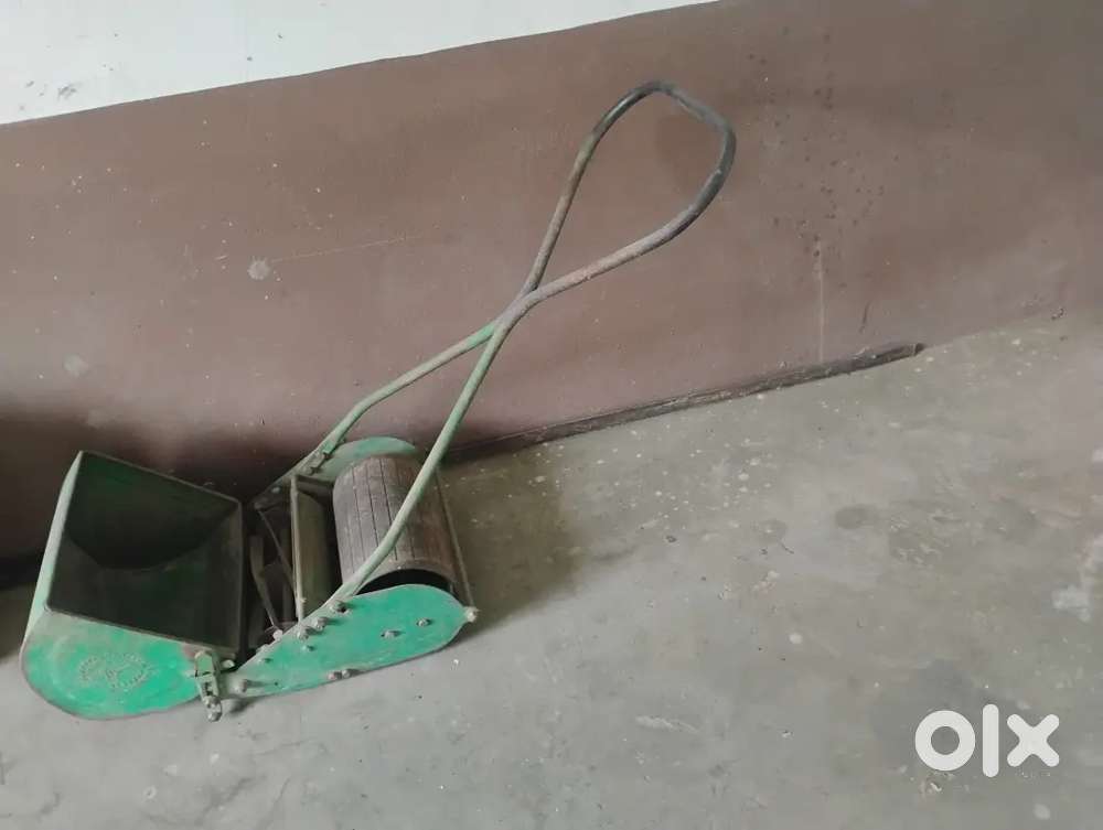 Manual Grass cutting roller