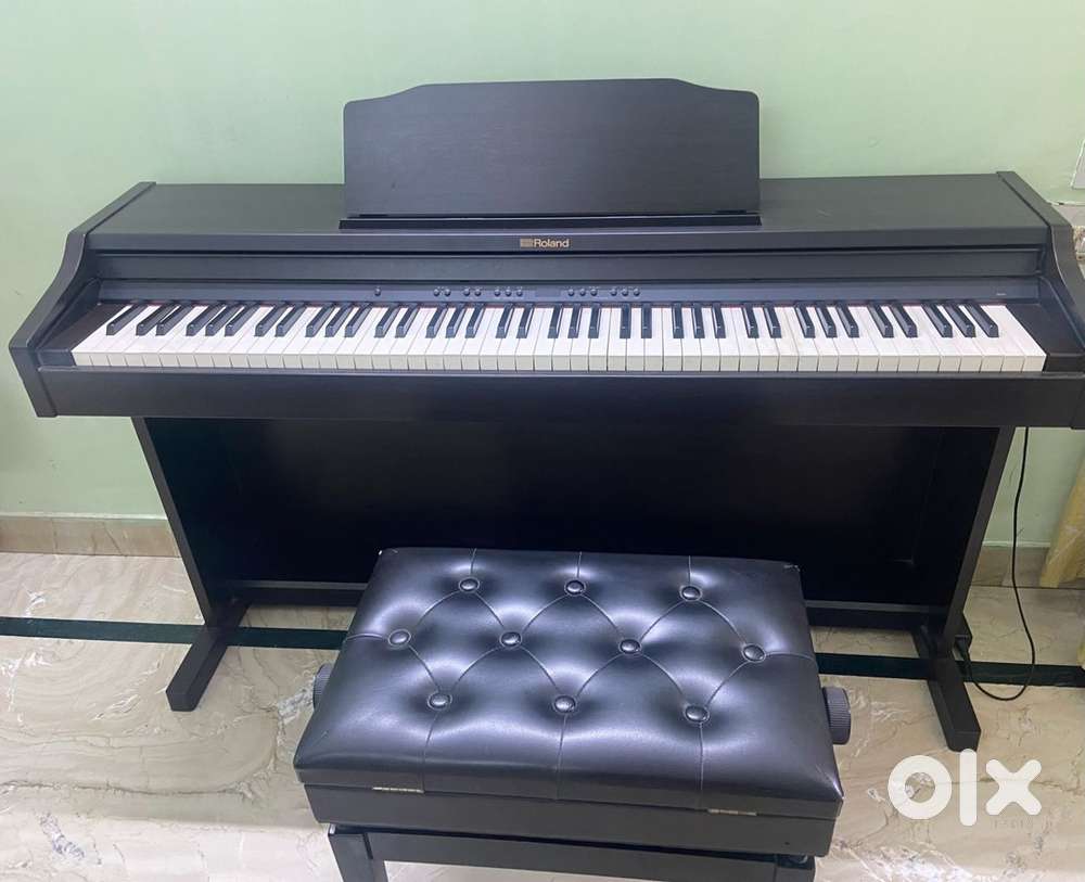 Roland Piano RP501R 88 keys with height adjustable stool