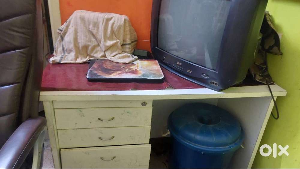 Study table brand new,excellent condition