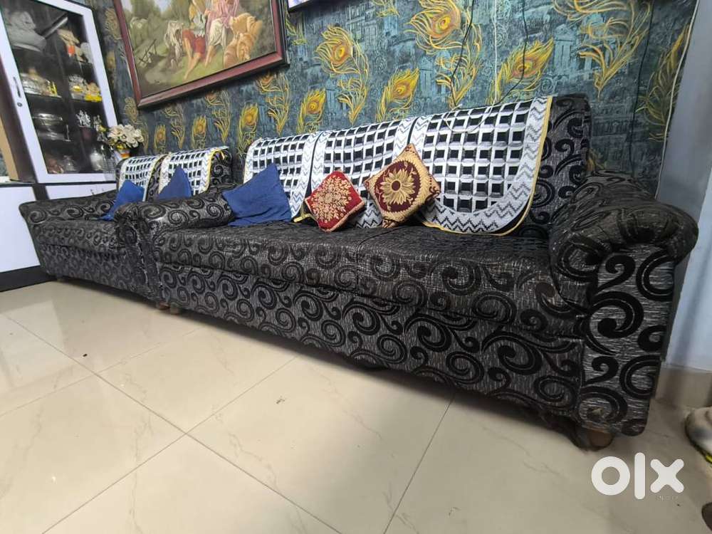 5 Seater Sofa and Dinning Table