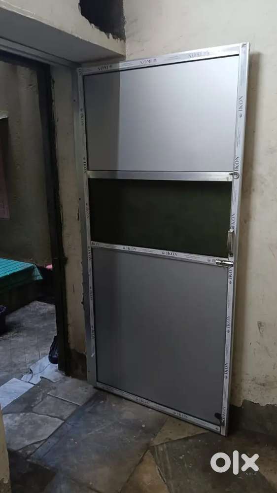 One office room 130 Sqft at ground floor near Hind Cinema cent kolkata