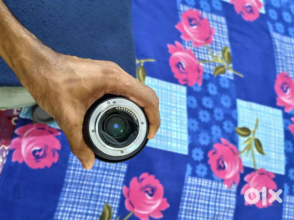 Sony fe 85 1.8 lens