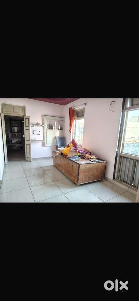 1bhk semi furnished flat