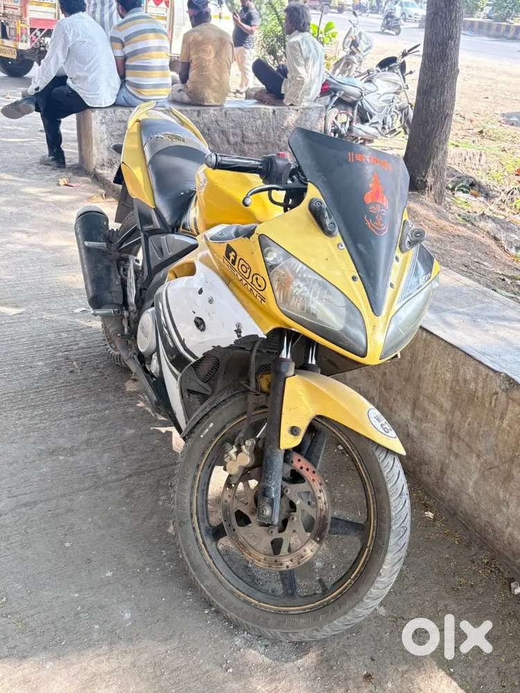 Yamaha R15 V1