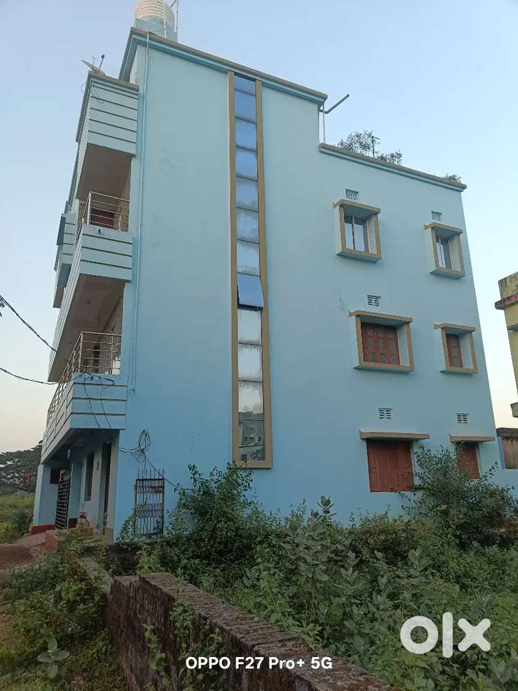 3.5 storey Building sale rate of 1.6cr. Opposite of Grand Bazaar,