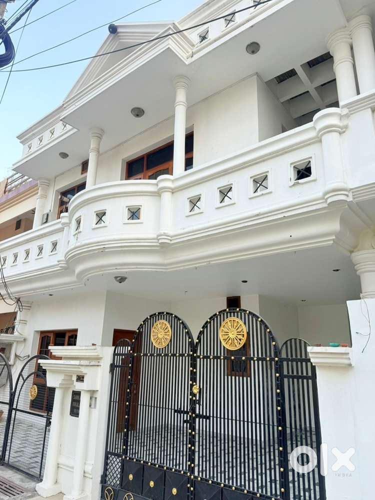 1377 Sqft Park Facing AwashVikash House For Sale in Indiranagar Lko