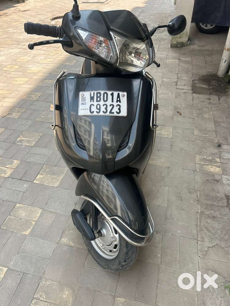 Single Hand driven. Well maintained and services. Insurance Acrive