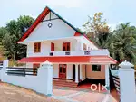 Pampady - Maakkalppady - 8 Cent , 2400 Sqft , 4 Bed Room House