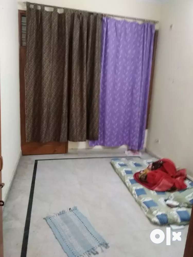 1 BHK/ Separate Bath and Kitchen. Only males working or student