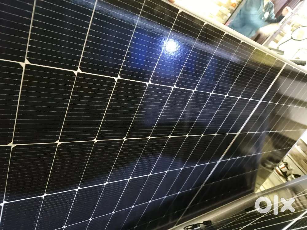 Hybrid inverter and 580 watt Solar panel (Premier Energies)