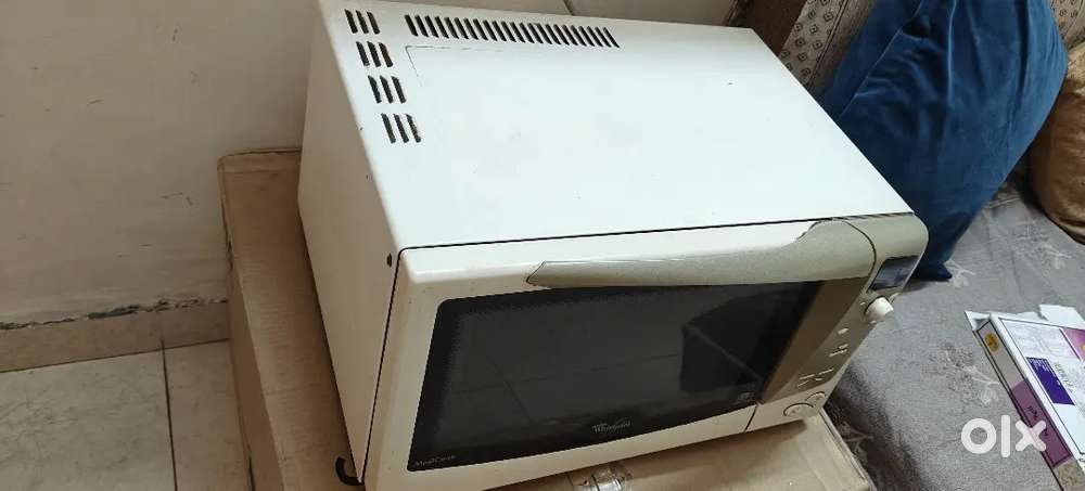 MICROWAVE OVEN