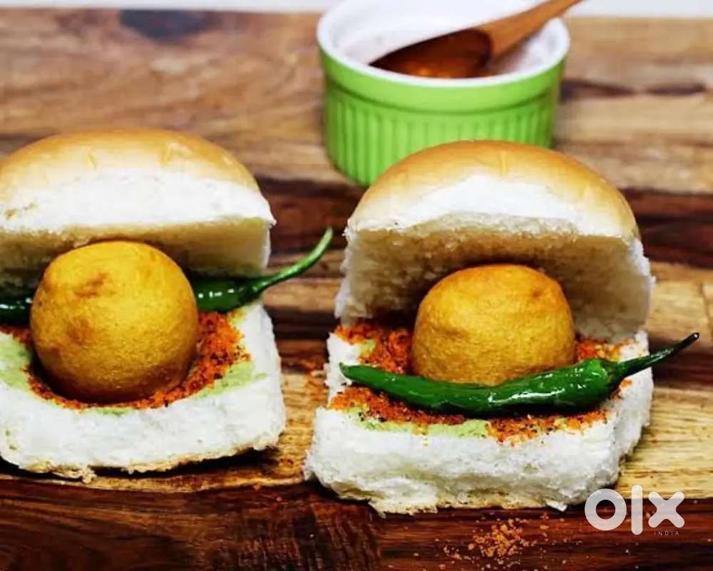 वड़ा पाव के ठेले पर काम करने के लिए