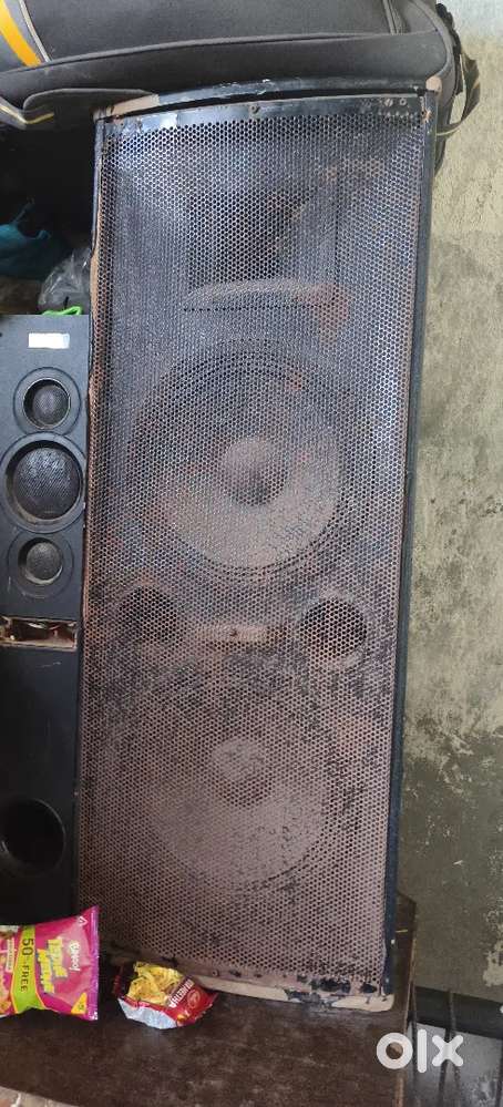 Old dj box with 2 payers and a mixer is installed inside it