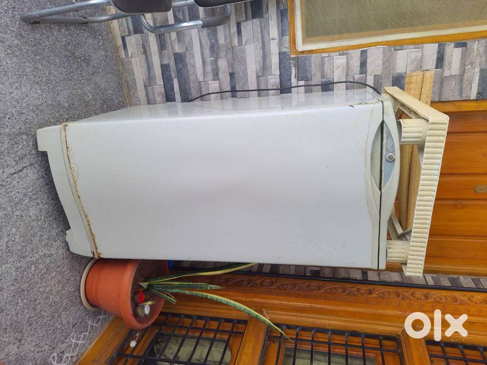Godrej 180 liters Single Door Fridge with stand