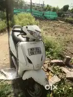 Activa white colour in good condition no work in engine
