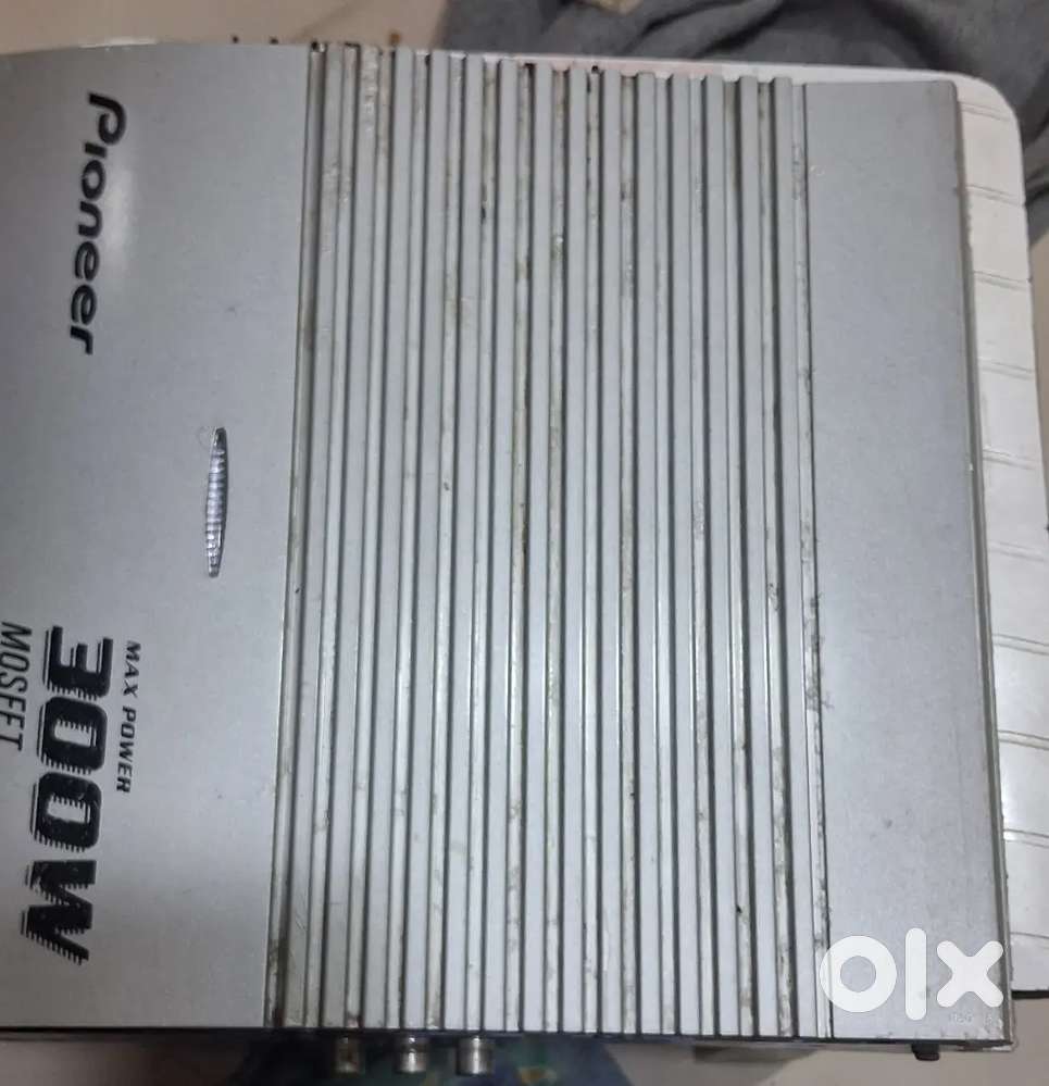 Car amplifier and speaker set with fittings