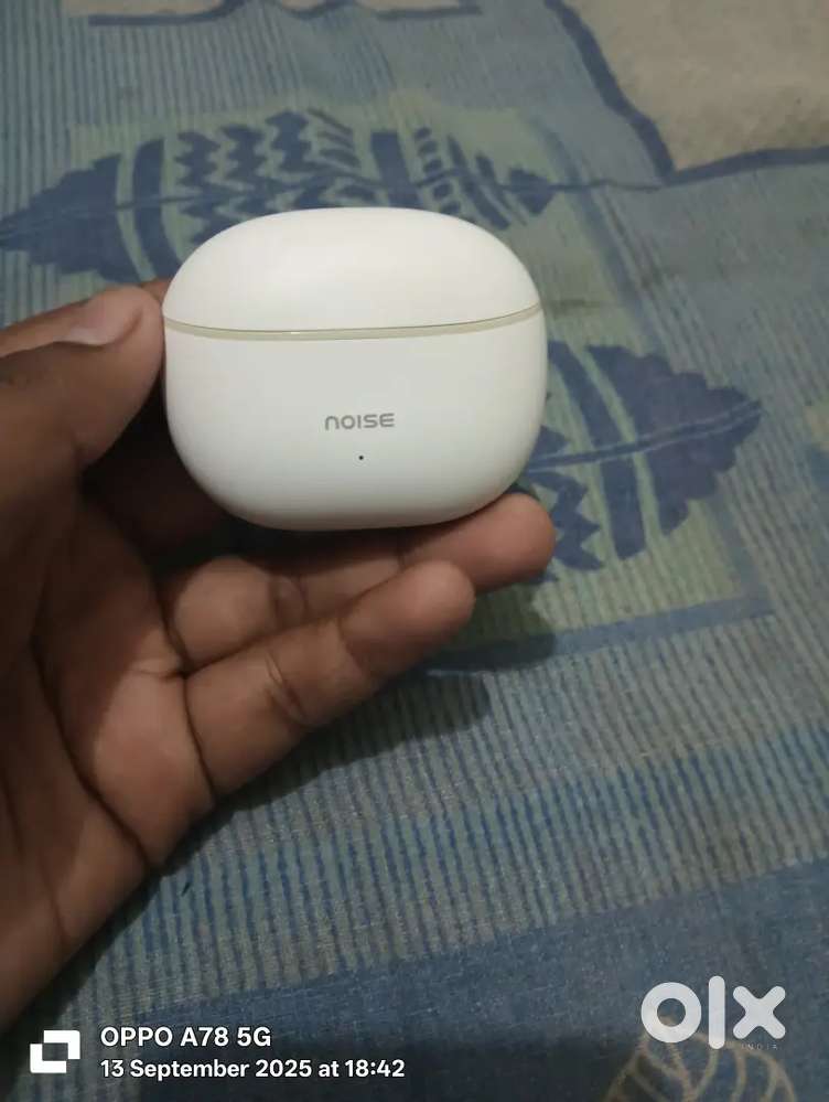 Noise air buds 3 (1200rs)
