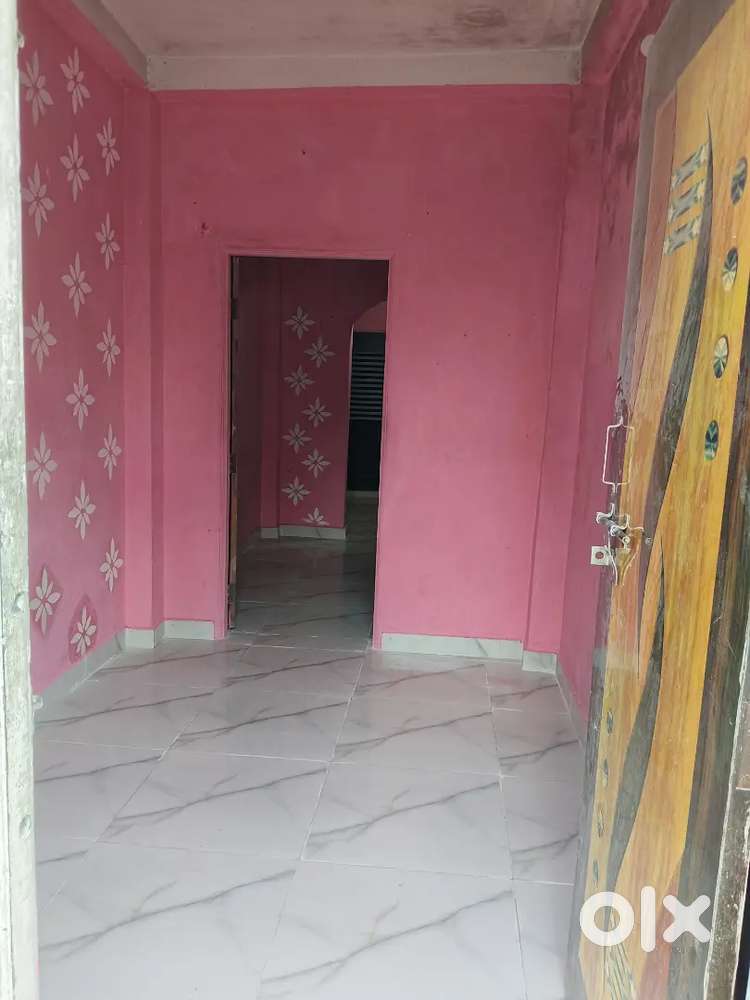 Spacious Tiled Room for Rent - 24/7

Water, Prime Location