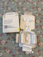 Apple lighting earphones