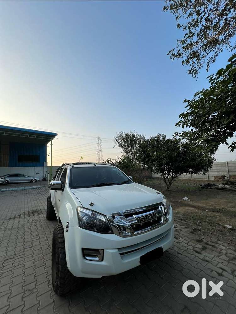 Isuzu D-Max V-Cross 2016 Diesel Well Maintained
