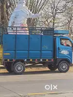 Tata intra loading gadi