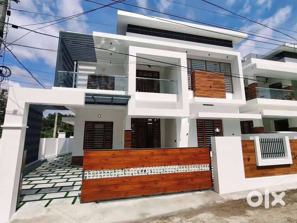 4BHK NEW BEAUTIFUL SPACIOUS HOUSE MANNANTHALA MUKKOLA ST THOMAS SCHOOL