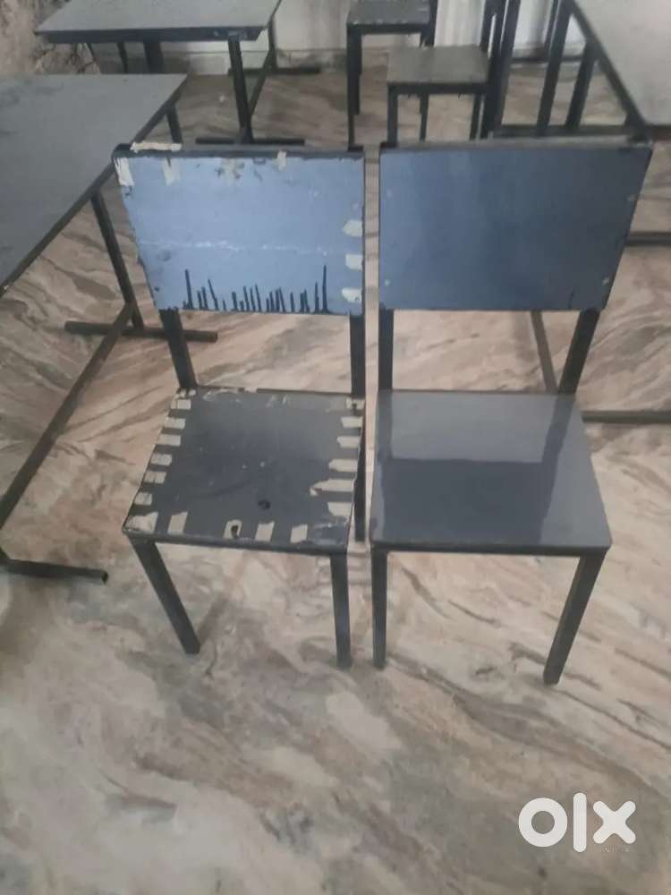CHAIR TABLE COUNTER
