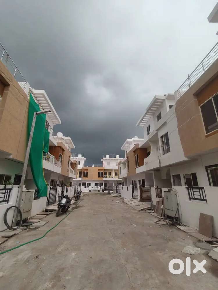 Silver spring colony he Urban vill colony ke aage