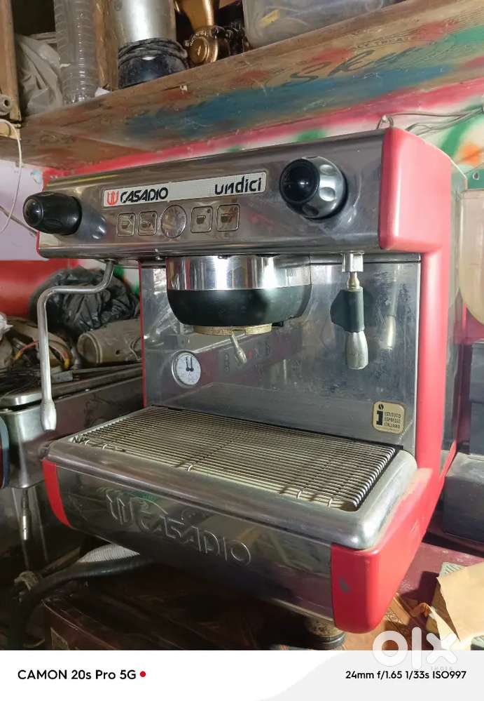 Coffee machine with grander