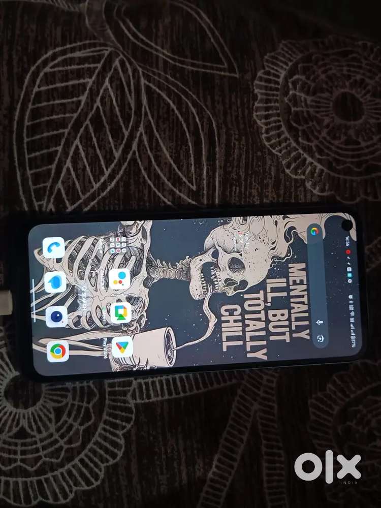 koi kami nhi h new i phone isi liye sell krna h data cabel available h