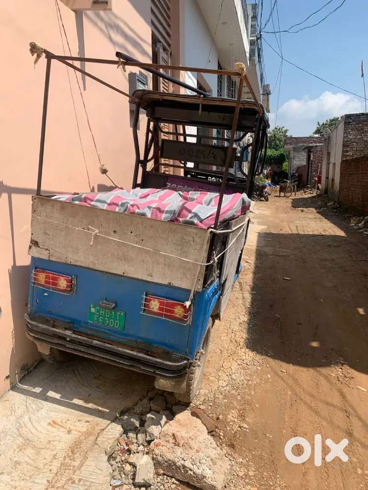 E rickshaw suwari wali thi iski mene chat kaat di kapda bhech ne kei l