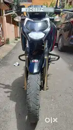 200 4v bs6 black
