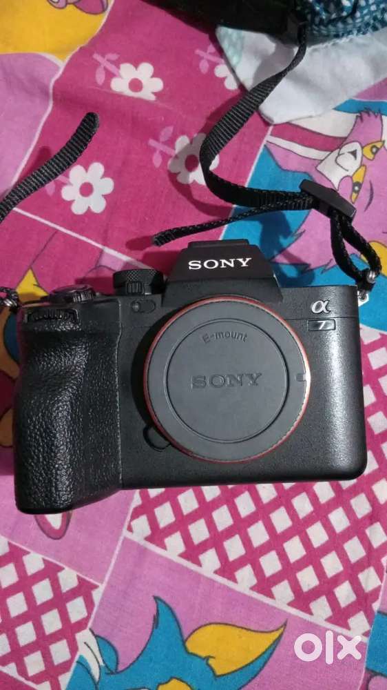 Urgent sell Sony A7iii with 28x75 f 2.8 lens 85K