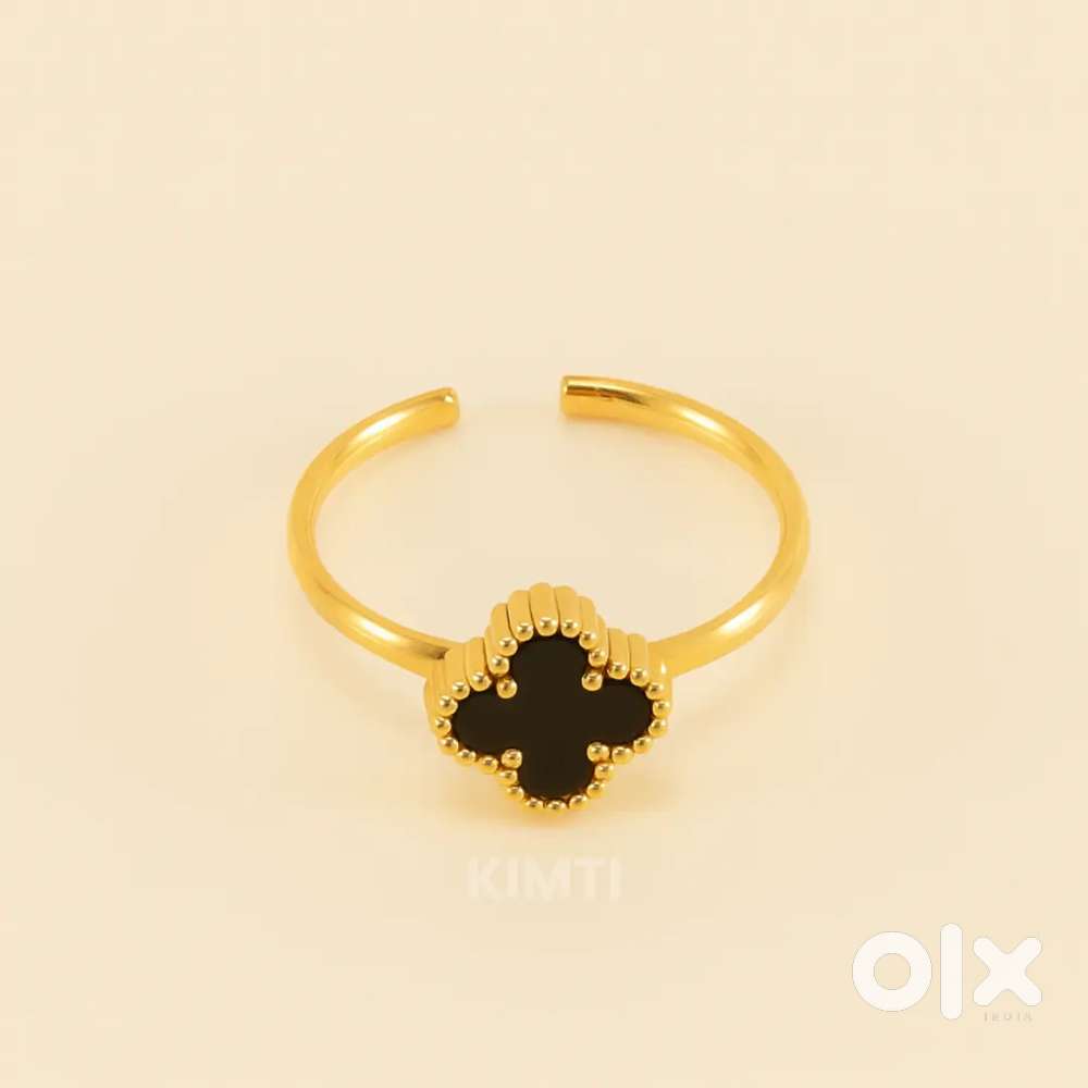 BLACK LEAF WHITE CLOVE CHARM RING