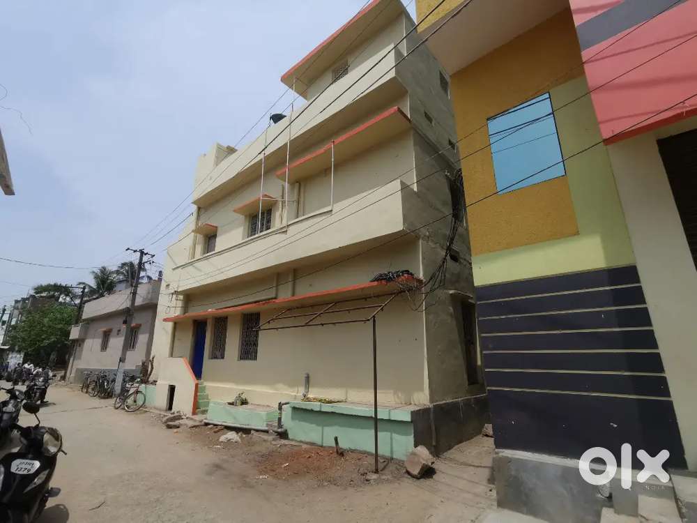 Independent 3-Storey Villa in Nagulapalli Potti-Beedu Y-Road junction