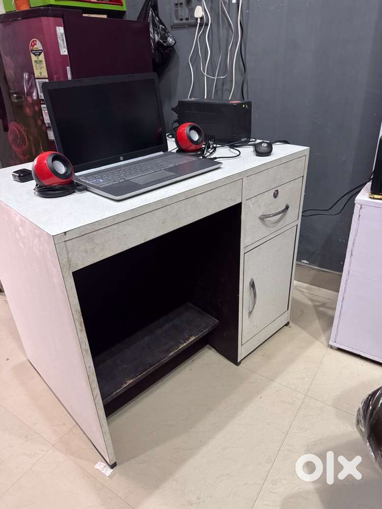 I am selling my household furniture