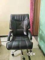 Urgent office table and boss chair for sale