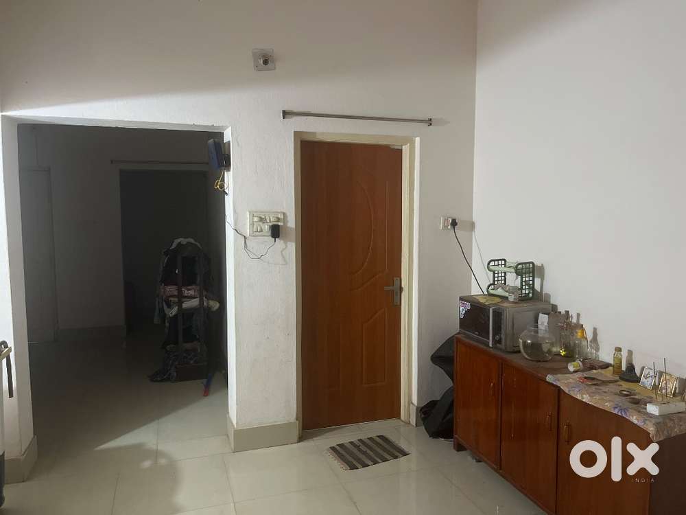1 Room with attached washroom in a 3BHK flat with common kitchen