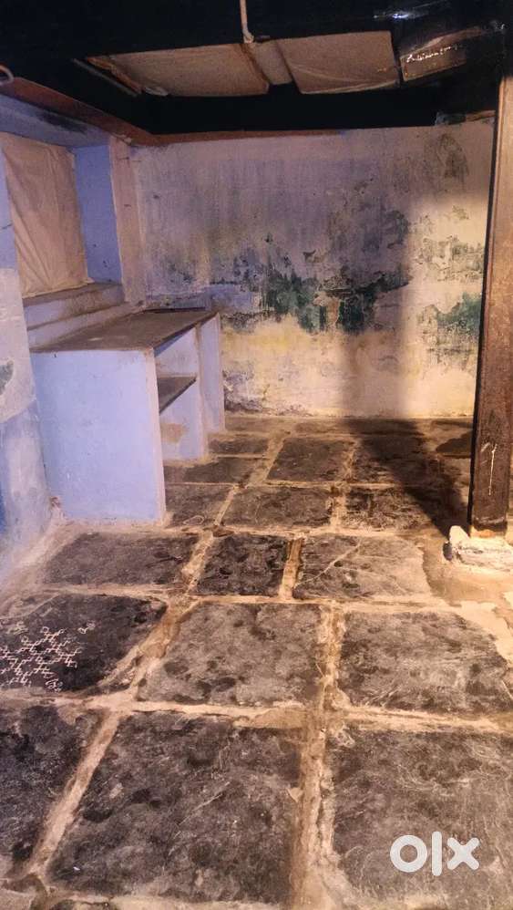 Prime Location! 
Itwari में 400 Sqft Godown / Hall for Rent (₹7000)
