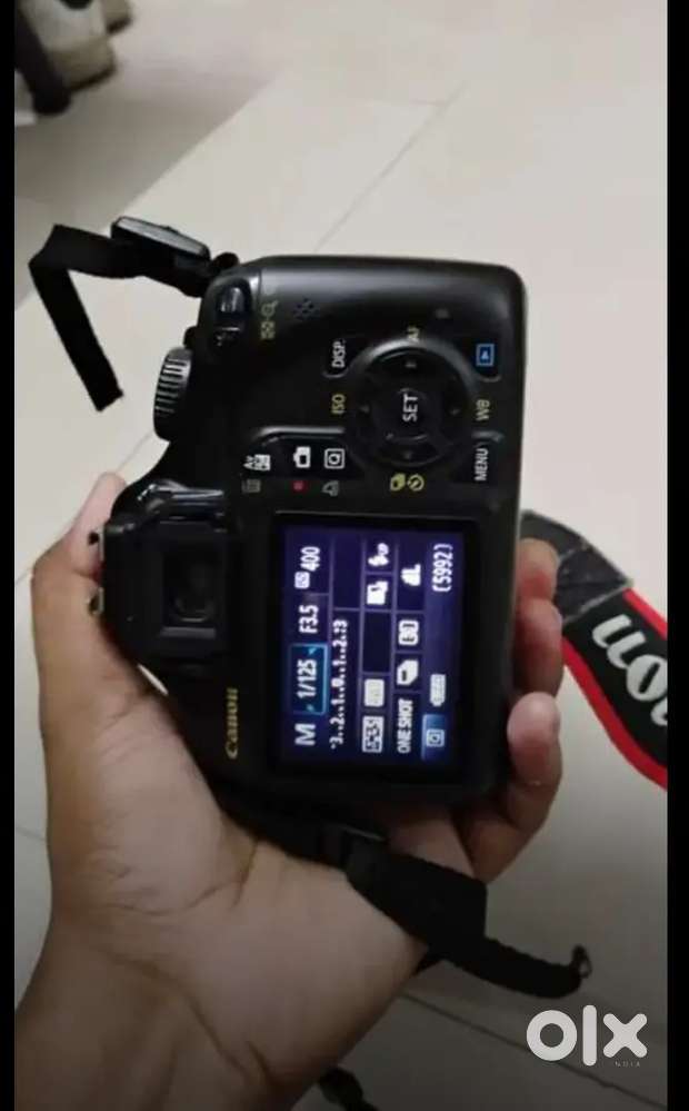 CANON D1100