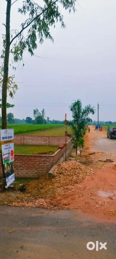 Gated colony near kisan path and road light