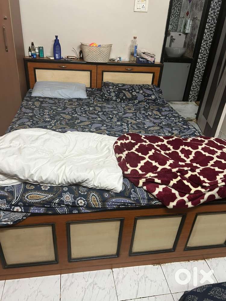 Queen size bed