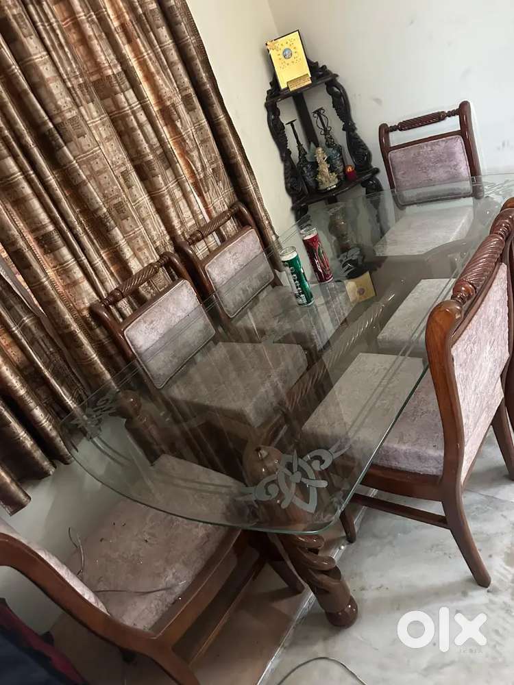 Dining Table with 6 chairs