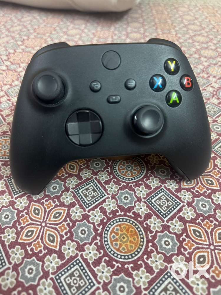 Xbox series x/s controller with chargable battery combo (black colour