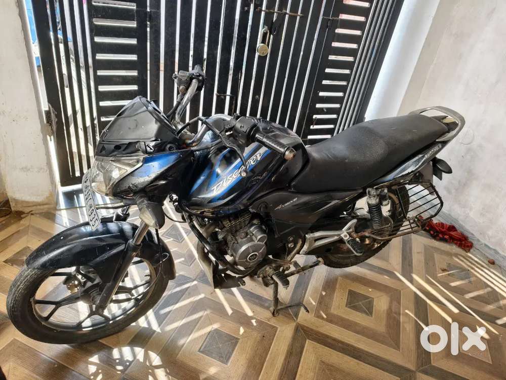 Bajaj Discover 125T Colour: blk&blue no issues
Best Price ₹32,000/-