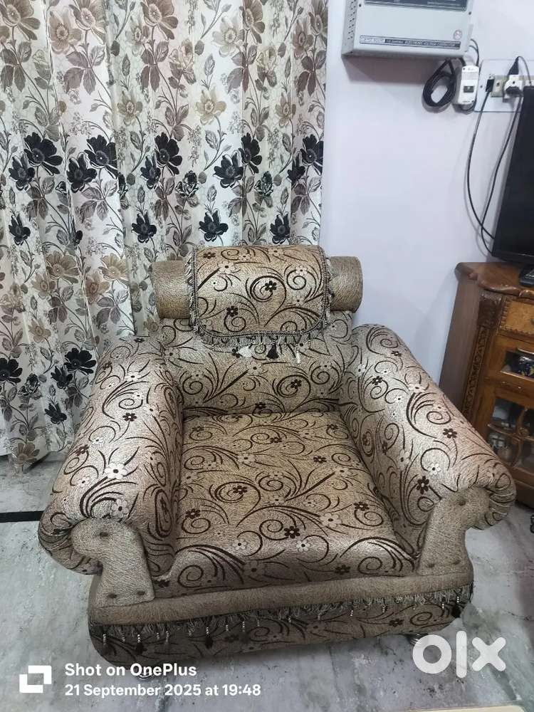 Sofa set 5 seater @Rs 6600/- only