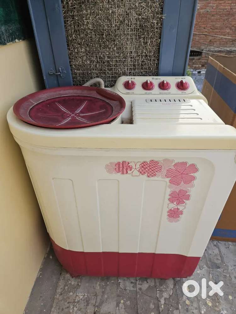 Whirlpool semi automatic washing machine fully functional