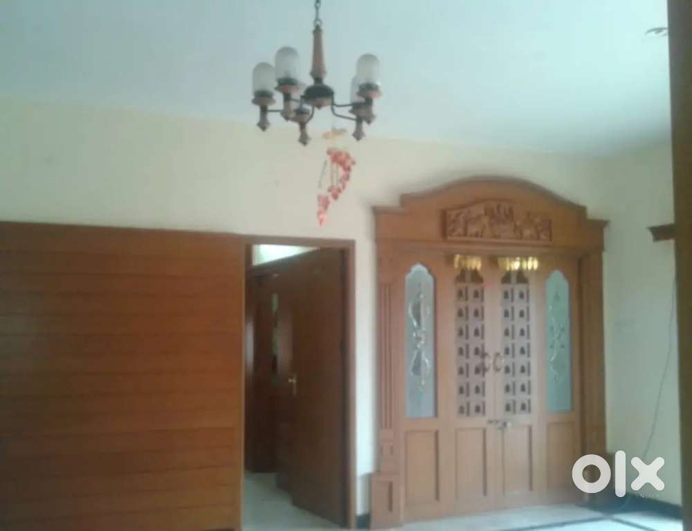 2BHK WITH COVERED CAR PARKING FOR RENT